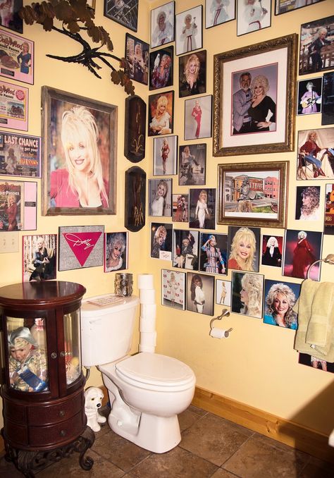 Dolly Parton Bathroom Ideas, Dolly Parton Themed Bathroom, Dolly Parton Bathroom, Dolly Parton Room, Dolly Parton Themed Room, Dolly Parton Home Decor, Dolly Parton Decor, Dolly Parton Room Decor, Dolly Room Decor