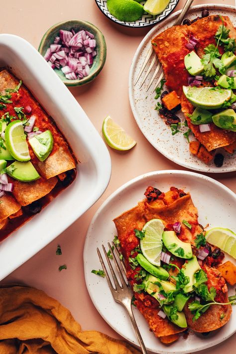 Plates and baking dish of our vegan butternut squash and black bean enchiladas Squash Black Bean, Butternut Squash Black Bean, Black Bean Enchiladas, Bean Enchiladas, Minimalist Baker, Toasted Pumpkin Seeds, Vegan Mexican, Roasted Butternut, Roasted Butternut Squash