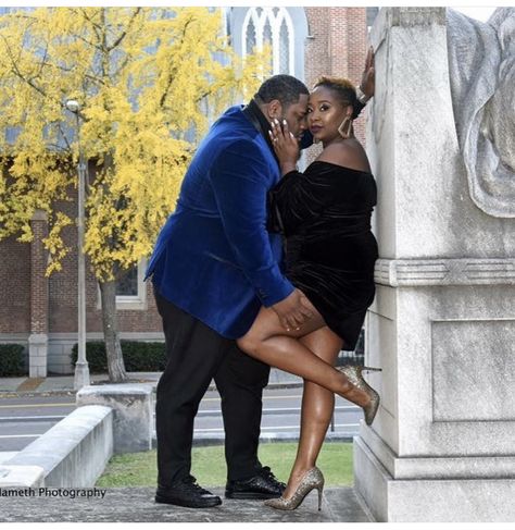 Couples Anniversary Photoshoot, Plus Size Couple Poses, Engagement Photos Plus Size, Plus Size Couple Photoshoot, Plus Size Engagement Photos, Engagement Photo Shoot Poses, Wedding Photoshoot Poses, Anniversary Photoshoot, Couples Engagement Photos