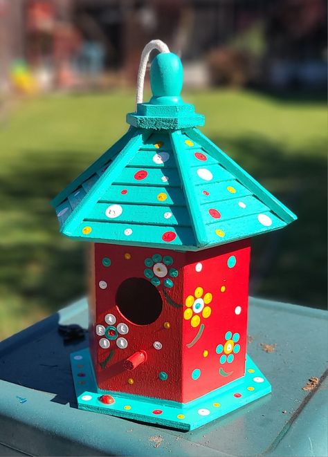 Painted bird house Bird House Painting Ideas Simple, Bird House Painting Ideas, Bird House Painting, House Painting Ideas, Birdhouse Painting, Birdhouse Crafts, Painting Ideas Simple, Painted Birdhouses, Hand Painted Birdhouses