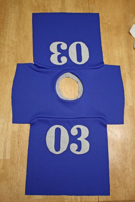 Football Jersey for kids sewing tutorial with link to pattern Diy Football Jersey, Jersey Sewing Pattern, Diy Crafts Phone Cases, Sports Theme Classroom, Melly Sews, Football Diy, Goose Clothes, How To Make An Envelope, Fall Football