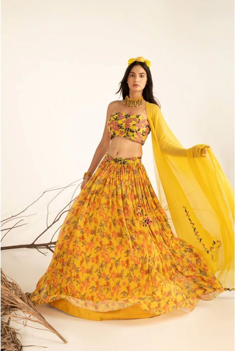 Top Budget-Friendly Brands For Bridesmaids' Outfits - ShaadiWish Yellow Floral Lehenga, Trendy Bridesmaids, Bridal Tips, Bridesmaid Duties, Floral Lehenga, Organza Sarees, Summer Wedding Outfits, Bridesmaid Outfit, Layer Dress