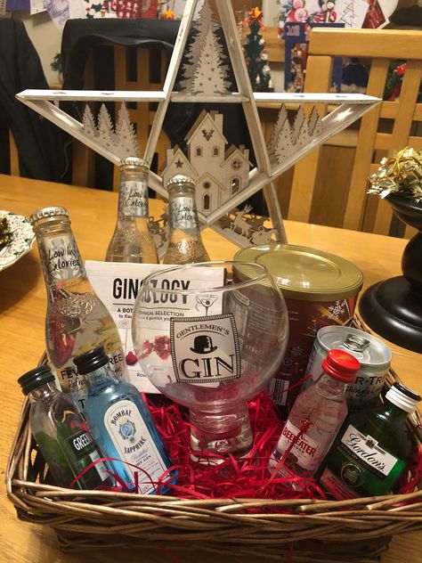 Gin hamper Gin Hamper Basket Ideas, Alcohol Hamper, Gin Hamper, Hamper Ideas, Christmas Hamper, Hamper Basket, Gift Hampers, Homemade Gifts, Gift Baskets