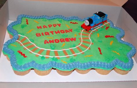 Cakes by Vanessa: Thomas the Train Cupcake Cake Train Cupcake Cake, Thomas Birthday Cakes, Disney Cars Cake, Train Cupcakes, Thomas The Train Birthday, Thomas Birthday Parties, Thomas Cakes, Thomas The Train Birthday Party, Thomas The Train Party