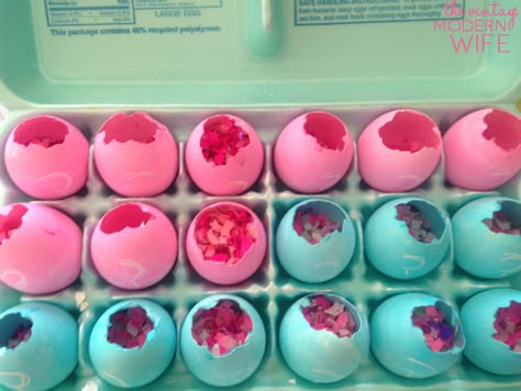 These confetti eggs with confetti from The Confetti Bar are perfect for a gender reveal party! Easter Egg Gender Reveal, Easter Gender Reveal Party, Gender Reveal Easter, Big Gender Reveal, Baby Reveal Party Ideas, Easter Gender Reveal, Gender Reveal Party Food, Confetti Eggs, Creative Gender Reveals