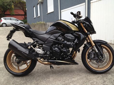 Black Gold Black Gold Motorcycle, Black And Gold Motorcycle, R3 Yamaha, Yamaha Fz 150, Pretty Tomboy, Gold Motorcycle, Dream Motorcycle, Yamaha R3, Epic Tattoo