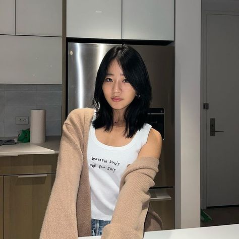 Evelyn Ha, Ha Sisters, Sister Outfits, Never Have I Ever, Haircuts For Medium Hair, Haircuts Straight Hair, Hair Makeover, Hair Clothes, Modern Outfits