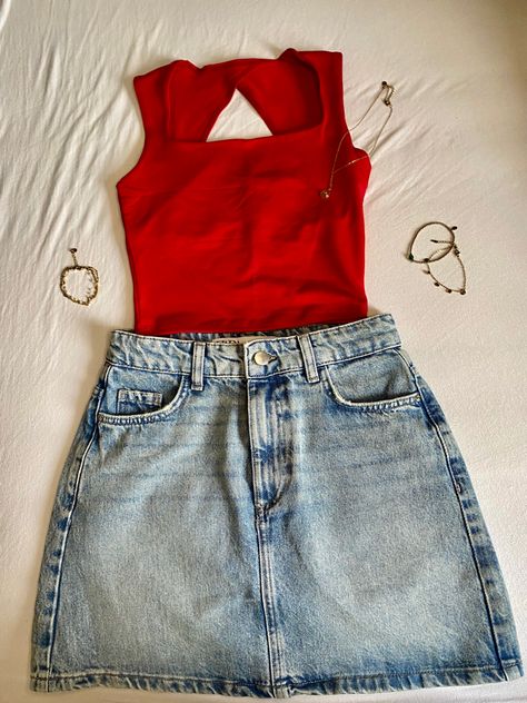 Summer outfit; denim skirt with red top and a lot of jewellery. Outfit Denim Skirt, Red Denim Skirt, Outfit Denim, Denim Skirt Outfits, Red Skirts, Red Outfit, Red Top, Jean Skirt, Birthday Outfit