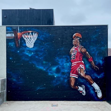 Kevin's out of this world mural featuring Michael Jordan for an at home basketball court 🚀 💫👽🏀 Commission art by Kevin, #MelbourneArtist, through #BookAnArtist. Basketball Mural, Sports Mural, Basketball Graffiti, Gym Mural, Home Basketball Court, Urban Art Graffiti, Gym Art, Basketball Art, Sport Art