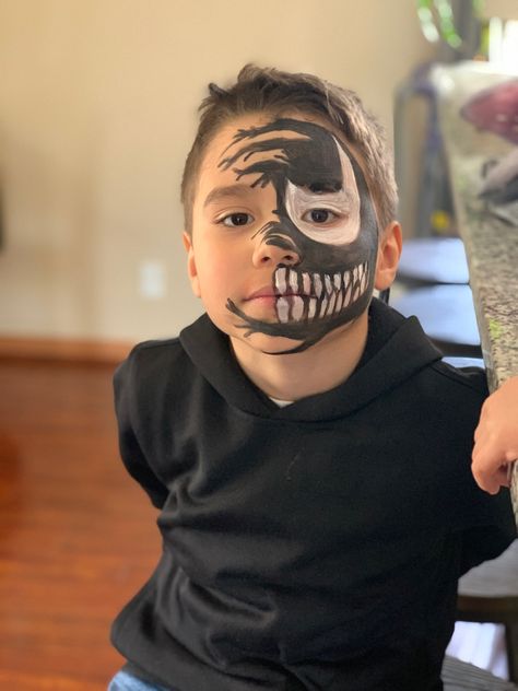 Halloween Face Paint For Kids Boys, Venom Makeup Easy, Face Painting Animals Easy, Venom Face Paint Easy, Men Halloween Face Paint, Boy Makeup Halloween, Kids Halloween Makeup Boys, Boys Halloween Facepaint, Venom Face Paint