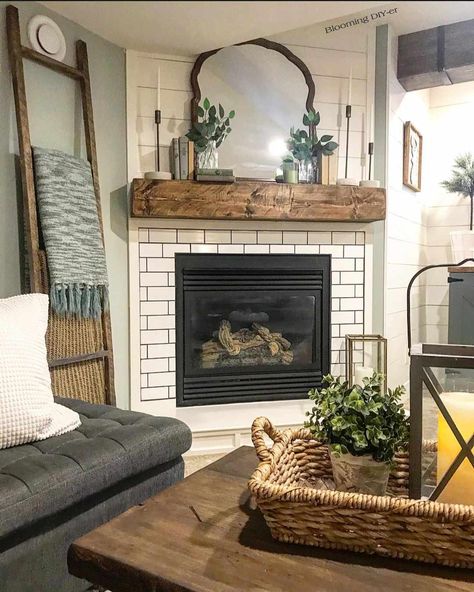 Rustic Farmhouse Mantle, Mantle Modern, Corner Fireplace Mantels, Modern Farmhouse Mantle, Fireplace Size, Corner Fireplace Decor, Corner Fireplace Living Room, Farmhouse Mantle, Mantle Styling