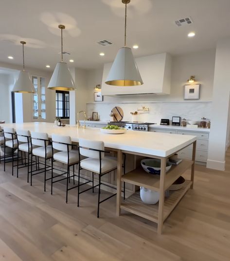 Kitchen Island With Pole In Middle, 12 Foot Kitchen Island, Extra Long Kitchen Island, Oversized Island Kitchen, Large Kitchen Island With Seating, Dubai Kitchen, Long Kitchen Island, Kitchen With Long Island, Ranch Renovation