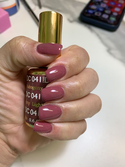 Dnd Light Mahogany, Dnd Nail Colors Fall, Cnd Gel Polish Colors, Dnd Gel Polish Colors Fall 2023, Fall Dnd Gel Colors, Fall Nails Dnd Gel, Dnd Fall Gel Polish Colors, Dnd Fall Nail Colors, Dnd Gel Polish Colors