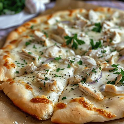 Chicken White Sauce Pizza, Garlic Chicken Pizza Recipes White Sauce, Chicken Garlic Pizza, White Chicken Pizza, Chicken Gorgonzola, Gorgonzola Pizza, White Pizza Sauce, White Pizza Recipes, Chicken Pizza Recipes