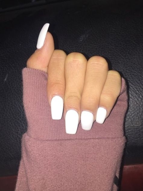 74 Stunning Short White Acrylic Nail Designs to Inspire ... #nailart #nailideas Nails One Color, White Nail Ideas, Square Nails Ideas, Pink Nails Gel, Square Nails Art, Christmas Nails Art, White And Green Nails, Nails With Fire, Acrylic Nails Square