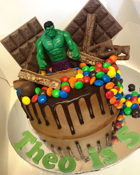 Avengers Birthday Decorations, Hulk Birthday Cakes, Birthday Cake Kids Boys, Cupcake Party Favors, Hulk Birthday Parties, Hulk Party, Marvel Birthday Party, Hulk Birthday, Dinosaur Birthday Cakes