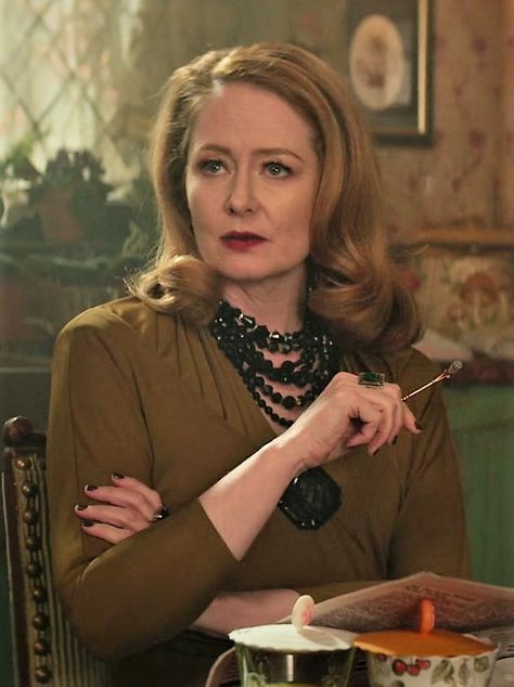 Aunt Zelda Sabrina, Zelda Spellman Outfits, Aunt Zelda, Madam Spellman, Zelda Spellman, Sabrina Spellman Style, Miranda Otto, Sabrina Witch, Sabrina Spellman