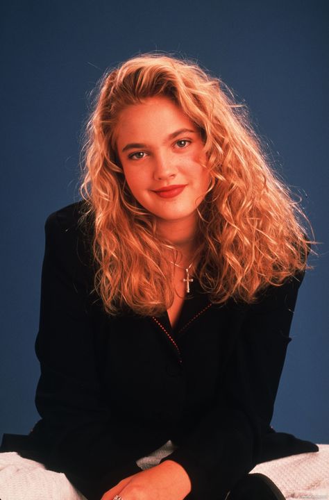 Drew Barrymore 90s, Drew Barrymore Style, 90s Style Icons, 80s Celebrities, 80s Hair, 80s Nostalgia, Courtney Love, 90s Hairstyles, Drew Barrymore