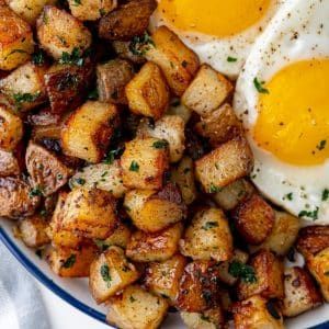 Crispy Home Fries - Savory Experiments Crispy Home Fries, Potatoes Breakfast, Fries Potatoes, Leftover Baked Potatoes, Breakfast Burger, Easy Potato Recipes, Home Fries, At The Restaurant, Potato Recipes Side Dishes