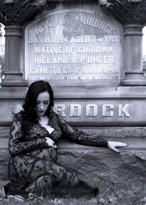 Visited some family in a historic graveyard, took the opportunity for some fantastic themed Halloween shots. Cemetery Maternity Photos, Gothic Maternity Shoot, Goth Maternity, Goth Cemetery Photoshoot, Goth Graveyard Photoshoot, Black Pregnancy, Cemetary Photoshoot Goth, Photography Halloween, Halloween Maternity