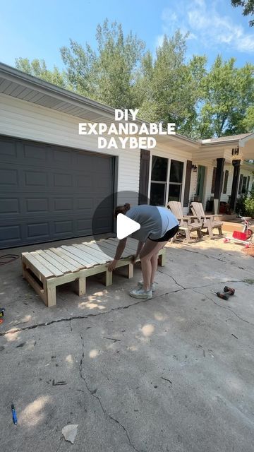 Jordan || Light&Lion on Instagram: "✨DIY Expandable Daybed✨
Part 1 building the frame

If you’re looking for a way to save room in your extra bedroom, this is it! You can also customize it for your own style and needs.

#diydaybed #daybed #daybedbuild #expandabledaybed" Diy Expandable Daybed, Daybed Small Room Ideas, Diy Daybed Ideas, Day Bed Diy, Expandable Daybed, Daybed Diy, Built In Daybed, Diy Daybed, Extra Bedroom