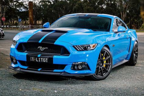 ford mustang azul y negro Mustang Gtr, New Ford Mustang, Muscle Cars Mustang, New Mustang, R34 Gtr, Ford Mustang Coupe, Ford Mustang For Sale, Blue Car, Ford Parts