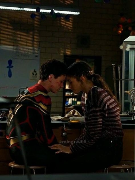 Spiderman Couple, Batman And Spiderman, Zendaya Tom Holland, Peter And Mj, Spiderman Cast, Spiderman Home, Michelle Jones, Spiderman 1, Young The Giant