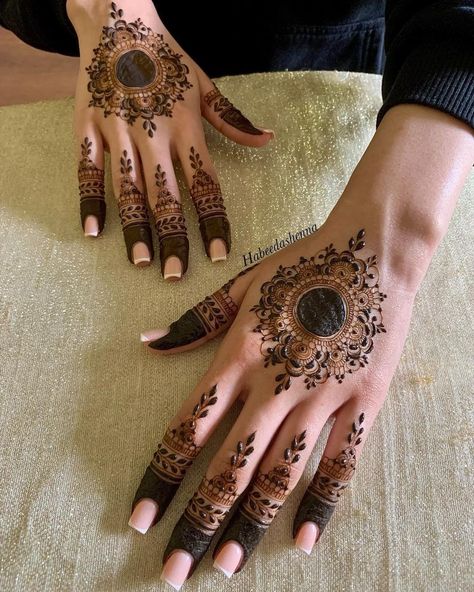 #henna #mehndi #ArabicMehndi #dailyinfotainment Round Mehndi Design, Wedding Henna Designs, Henna Tattoo Design, Tattoos Henna, Henna Hand, Eid Mehndi Designs, Mehndi Designs Bridal Hands, Henna Tattoo Designs Hand, Latest Henna Designs