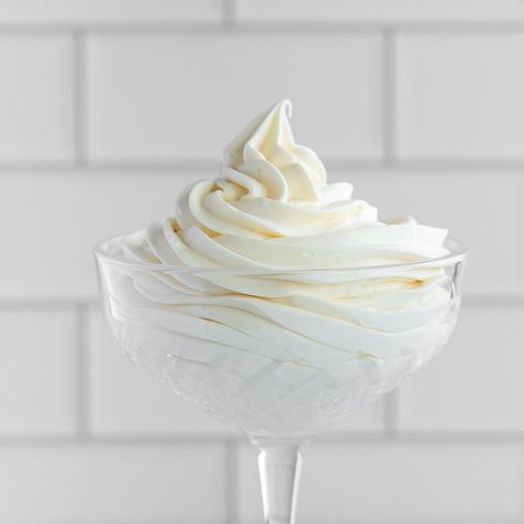 White Chocolate Chantilly Cream Chantilly Cream Recipe, White Chocolate Whipped Cream, White Chocolate Ganache Recipe, Chocolate Chantilly, White Chocolate Cream, Self Saucing Pudding, Orange Cake Recipe, Chocolate Whipped Cream, Ganache Recipe