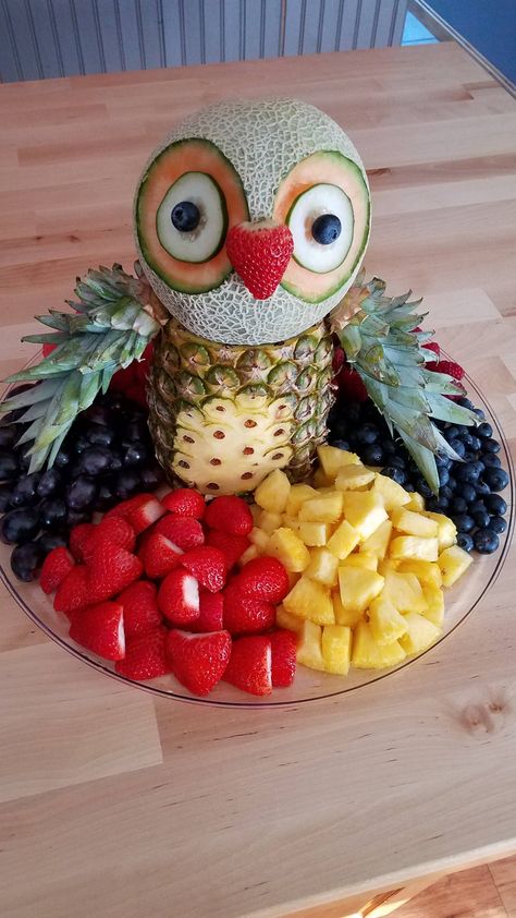 Pineapple Food Art, Amazing Food Platters, Kreative Snacks, Fruit Platter Designs, Fruit Creations, Decorações Com Comidas, Food Art For Kids, Amazing Food Decoration, Amazing Food Art