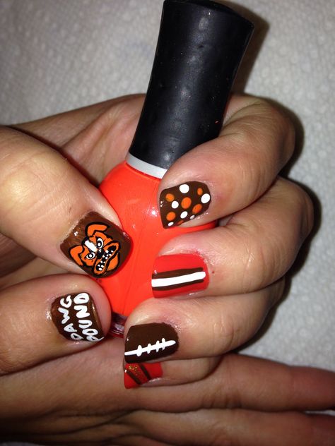 Cleveland browns Cleveland Browns Nails, Ohio State Nails, Football Nail Designs, Football Nail Art, Sports Nails, Brown Nail Art, Football Nails, Cleveland Indians Baseball, Cleveland Browns Football