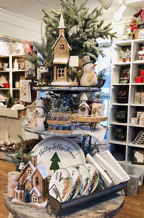 Christmas Decor Retail Display Ideas, Stocking Stuffer Display Retail, Christmas Market Display, Retail Christmas Display Ideas, Christmas Store Displays Retail, Christmas Store Displays, Christmas Shop Displays, Christmas Tree Store, Gift Shop Displays