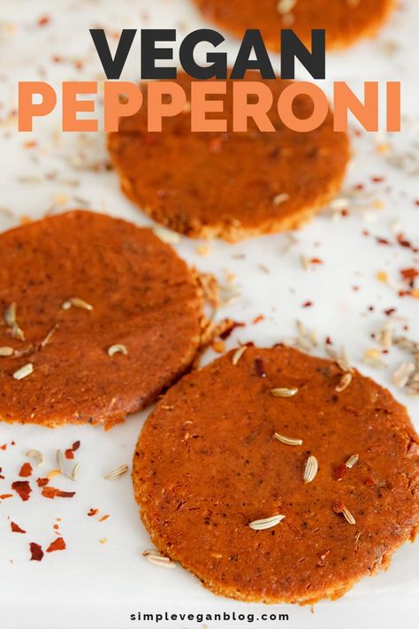 Vegetarian Pepperoni, Vegan Pepperoni Pizza, Pepperoni Recipes, Vegan Meat Recipe, Vegan Pepperoni, Pizza Vegana, Vegan Pizza Recipe, Vegetarian Sausages, Pizza Topping