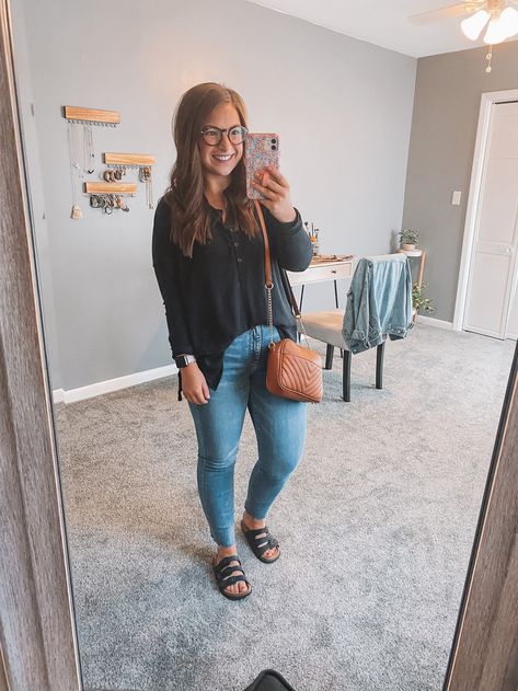 Meet The Teacher Outfit For Mom, Midsize Spring Outfits For Work, Spring Mom Fashion, Spring Mom Outfits, Midsize Spring Outfits, Trendy Mom Outfits, Cute Work Outfits, Spring Work Outfits, Trendy Mom