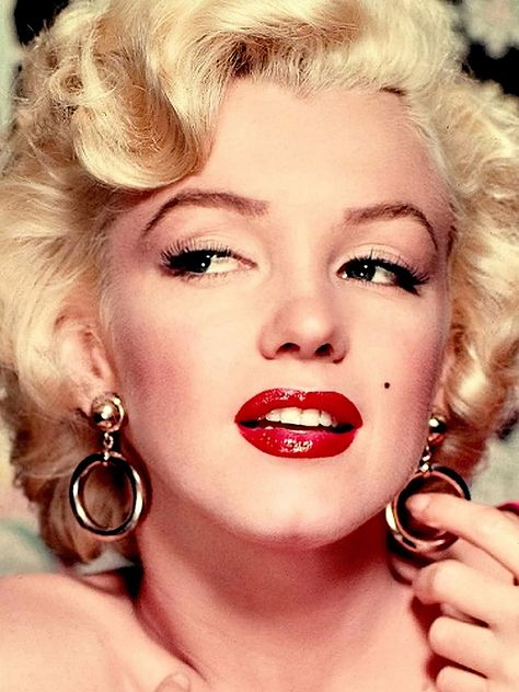 Marilyn Monroe Makeup, 1950s Makeup, Clear Mascara, Makeup Tutorial Step By Step, Jaimie Alexander, Brow Color, Old Hollywood Glam, Old Hollywood Stars, Milla Jovovich