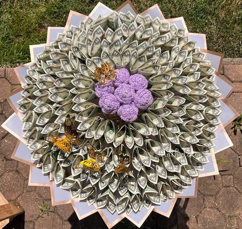 Regaló sorpresa 💜 $200 money bouquet ✨ ◦ • ◦ • ◦ ❁ Surprise gift for a quinceañera 🥹 ◦ ◦ • ◦ • #crochet #crochetlover #rosecrochet #crochetbouquet #bouquet #crochetrose #ramo #butterflies #flowers #money #moneybouquet #quinceañera #explore Flowers Money, Crochet Bouquets, Money Bouquet, Crochet Bouquet, Butterflies Flowers, Money Origami, Crochet Rose, Crochet Lovers, July 28