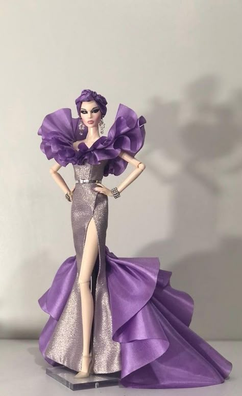 Barbie Doll Gowns Dress Fashion, Classy Fashion Chic, Dress Barbie Doll, Barbie Dress Fashion, Barbie Wedding, Barbie Clothes Patterns, Barbie Gowns, Game Dresses, Barbie Dress