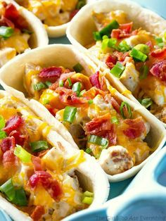 Chicken Ranch Bacon Taco Boats - everyone in the family will love these tacos for dinner! the-girl-who-ate-everything.com East Meals, Taco Boat Recipes, Bacon Taco, Daycare Meals, Taco Boats, The Girl Who Ate Everything, Chicken Ranch, Ranch Chicken, Chicken Bacon