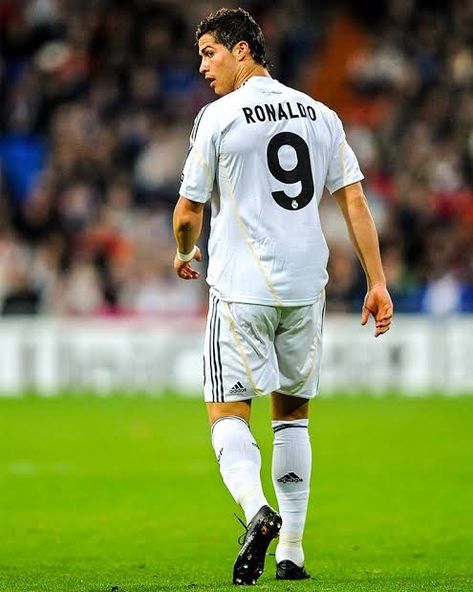 Wallpaper of CR7 in ground Cristiano Ronaldo 2009, Ronaldo 9, Kate Bishop Hawkeye, Cristiano Ronaldo Juventus, Cr7 Wallpapers, Ronaldo Juventus, Ronaldo Real Madrid, Ronaldo Real, Cr7 Ronaldo