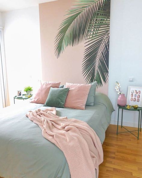 Tropical Bedrooms, Dekorasi Kamar Tidur, Small Room Bedroom, Room Inspiration Bedroom, Room Ideas Bedroom, Bedroom Themes, Home Room Design, Room Decor Bedroom, Home Decor Bedroom