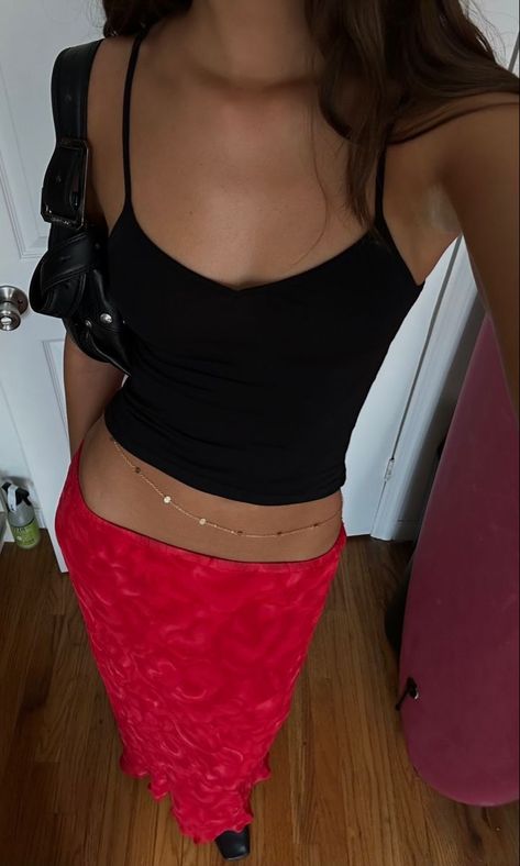 red skirt with cute black tops #cute #goingout #fun #fashion #summeroutfit #summer #outfit #spring Going Out Outfits Colorful, Red Going Out Outfits, Red Tank Top Outfit, Cute Outfits For Going Out, Chic Fits, Holiday Fits, Outfits Colorful, Womens Tank Tops, Tank Top Outfits