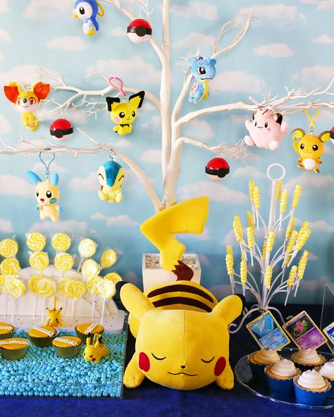 pokemon party Pokemon Party Supplies, Pokemon Balloons, Pokemon Party Decorations, Pokemon Themed Party, 4de Verjaardag, Baby Pokemon, Pokemon Birthday Party, Festa Harry Potter, Pokemon Theme