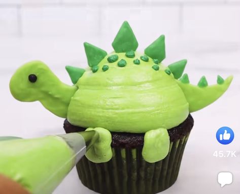 Dinosaur Cupcake Cake, Dinosaur Birthday Party Food, Dino Birthday Cake, Cupcake Template, Dinosaur Cupcakes, Dinosaur Birthday Party Decorations, Dino Cake, Dinosaur Birthday Cakes, Pull Apart Cupcakes