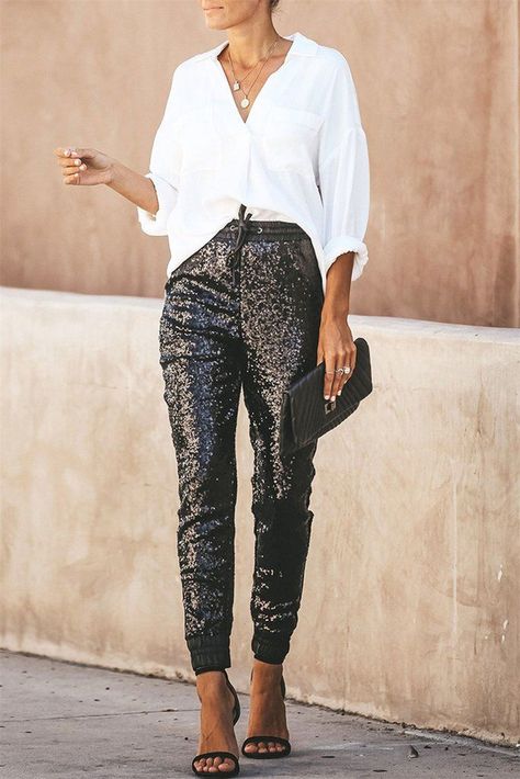 Black Sequin Pants Outfit, Sequins Pants Outfit, Black Sequin Pants, Look Hippie Chic, Sequin Pant, Sequin Pants, Sequin Outfit, Eve Outfit, New Years Eve Outfits