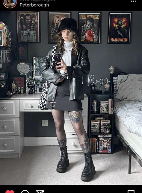 Outfits With A Bucket Hat, Punk Hat Outfit, Goth Beret Outfit, Goth Bucket Hat, Bucket Hat Fall Outfit, Black Hat Outfit Winter, Black Fur Bucket Hat Outfit, Goth Hat Outfit, Black Bucket Hat Outfit Winter