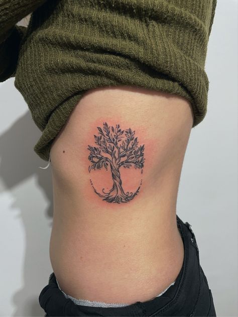 #tattoo #tattooideas #tattooart #tattoosforwomen #tattoomodel #tattoopersoneldesign Tree Tattoo On Ribs, Tree Of Life, Tattoos