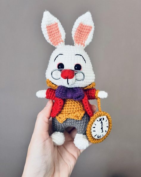 Presenting the WHITE RABBIT from Alice in Wonderland 🤩🤩 Pattern will be available in the coming days on our Etsy store ❤️ Do you like him!? ❤️❤️❤️✨✨✨ Alice In Wonderland Crochet, Alice In Wonderland Pattern, Rabbit From Alice In Wonderland, Rabbit Alice In Wonderland, White Rabbit Alice In Wonderland, Rabbit Crochet, Crochet White, The White Rabbit, White Rabbit