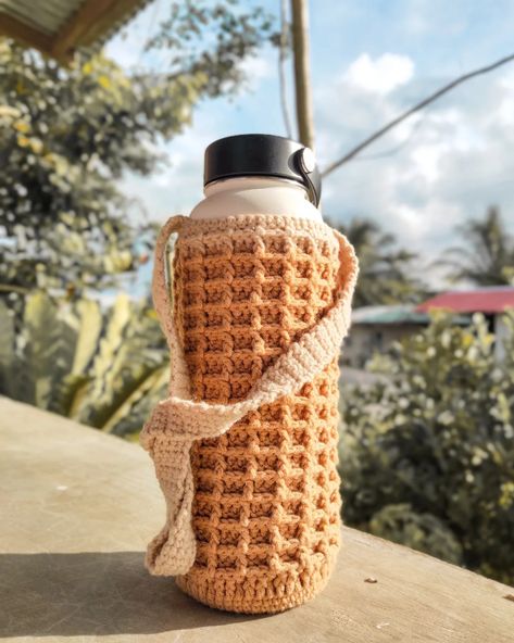 Crochet Tumbler Cover, Crochet Tumbler Holder, Crochet Waffle, Crochet Water Bottle Holder, Tumbler Holder, Water Bottle Holders, Bottle Cover, Crochet Inspo, Crochet Items