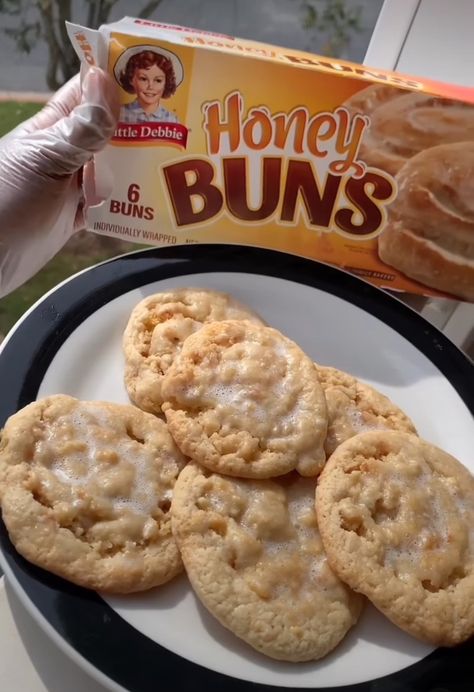 Honey Bun Cookie Recipe, Honey Bun Cookies, August Food, Chefs Recipes, Popular Cookies, Honey Bun, Soul Food Dinner, Random Aesthetics, Junk Food Snacks