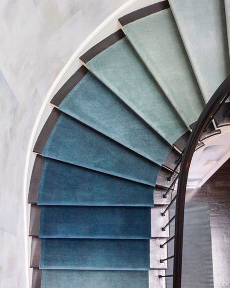 This gradient runner adds even more intrigue to an already beautiful architectural element! The ombre look is booth satisfying to the eye and totally unique! Interior designed by drew McGukin, Carpet designed by Jamie Stern Design.#drewmcgukin #sginspo #stairrunner #interiordesign #interiordesigner #beautifulhomes #homeinspiration #stayinspired #gradientrug #colorcrush Interior Design New York, Staircase Makeover, Wall Carpet, Carpet Stairs, Spiral Staircase, Stair Runner, Modern Carpet, Carpet Colors, Carpet Design